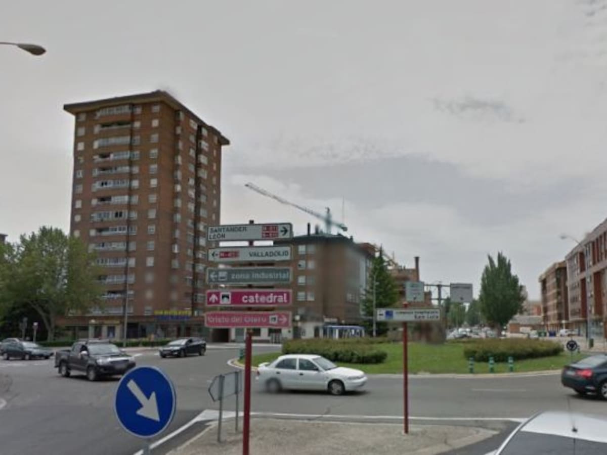 Colisiona contra un semáforo y da positivo en alcoholemia