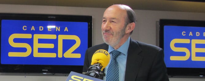 El líder del PSOE, Alfredo Pérez Rubalcaba, en la SER