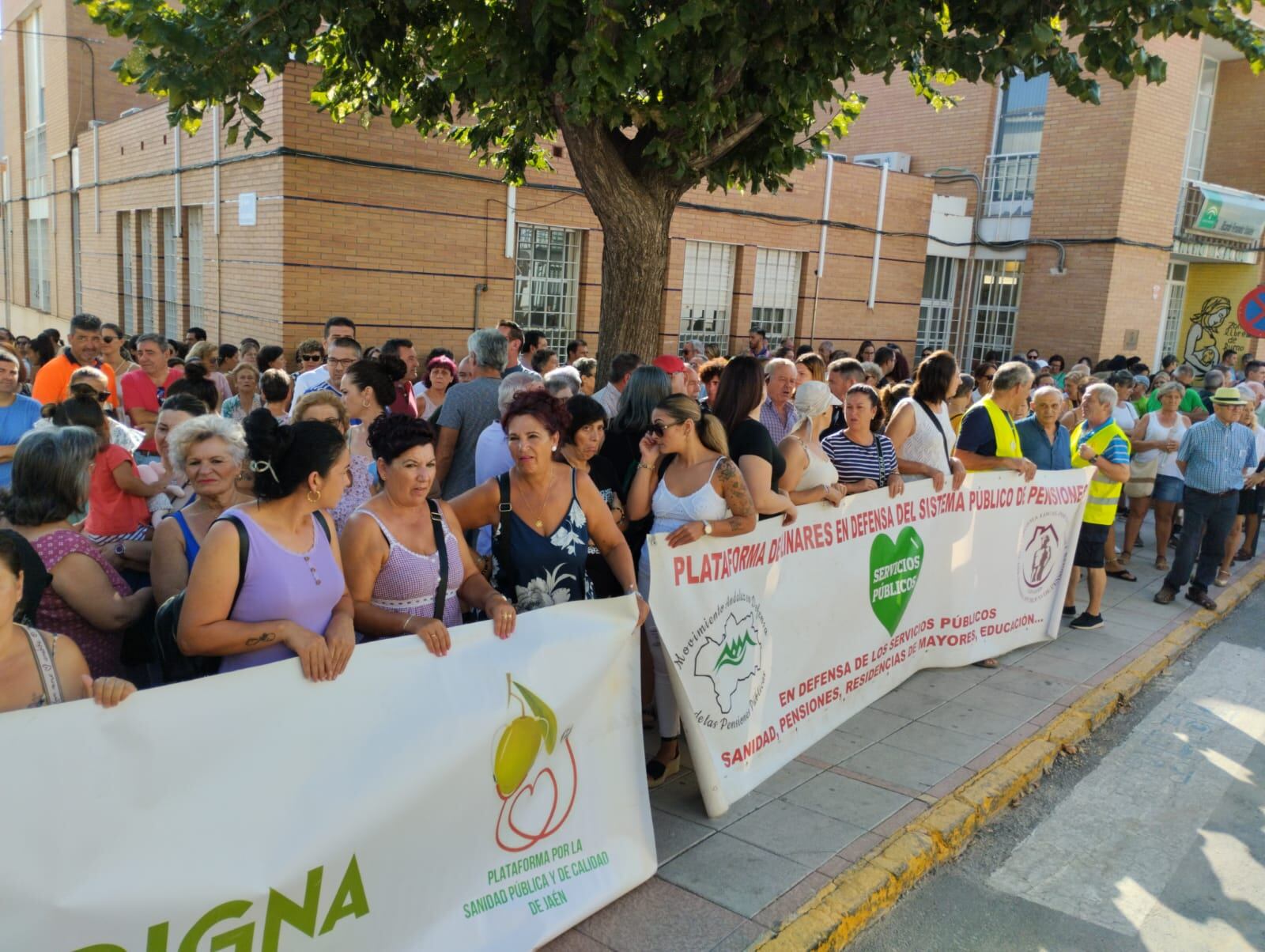 Concentración en defensa de la Sanidad de Pública en Jódar.