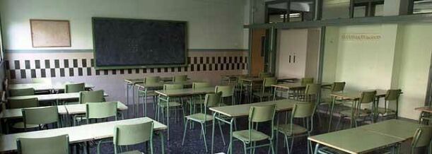 Aula vacía en un centro escolar de Málaga