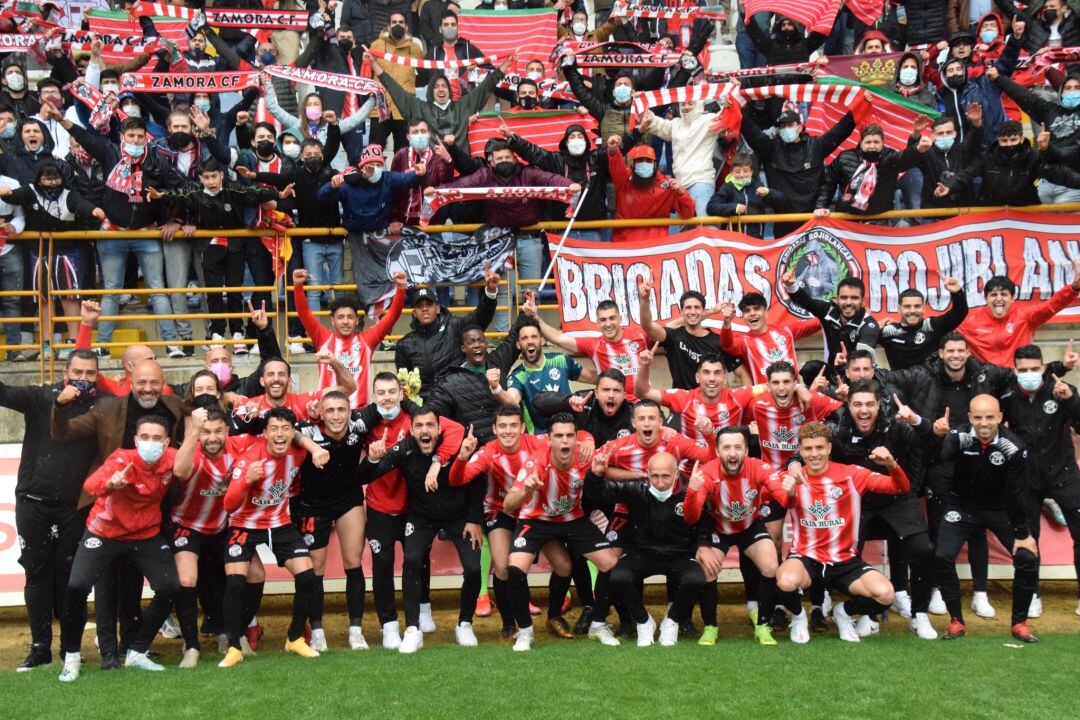 Jugadores e hinchas zamoranos, de fiesta en León