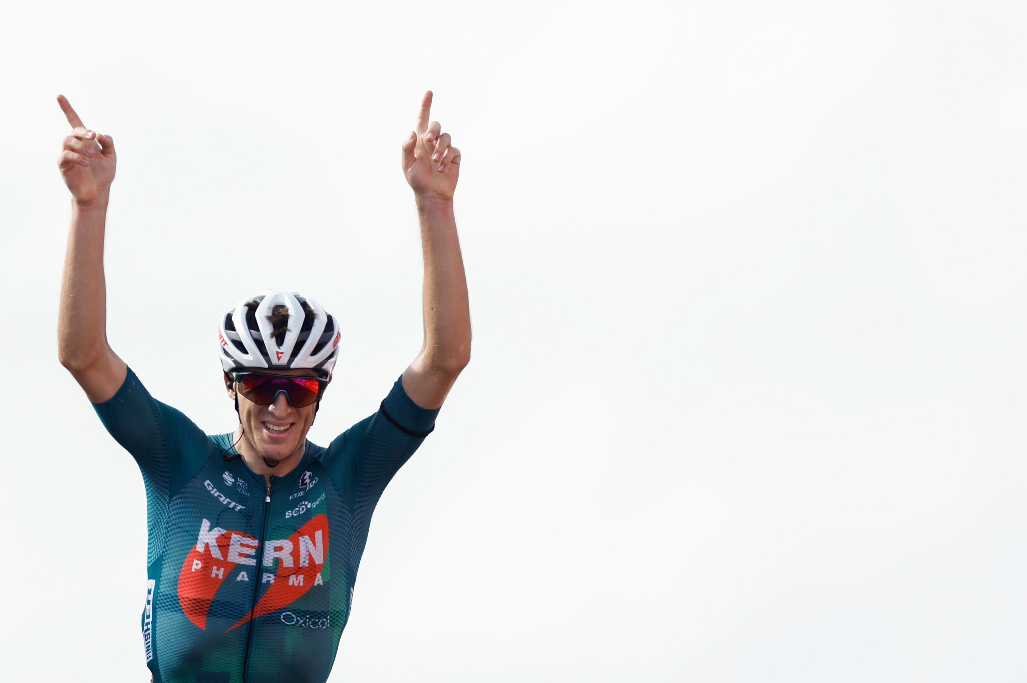 El ciclista Pablo Castrillo del equipo Kern Pharma celebra su victoria en la 12ª etapa de la Vuelta a España