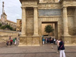 Puerta del puente, inicio de la Carrera Oficial