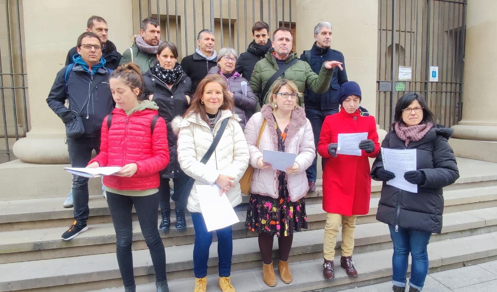 Representantes de los sindicatos LAB, Steilas, CCOO, ELA y UGT, en la convocatoria de huelga en el sector el próximo 3 de abril en Navarra.