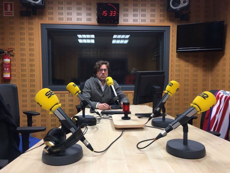 Javier Rodriguez en el estudio central de Radio Palencia 