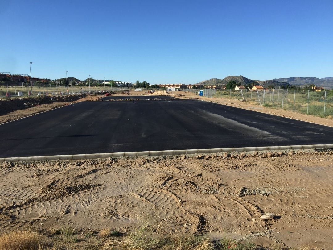 El solar donde irán las aulas prefabricadas del IES Azorín ya está listo