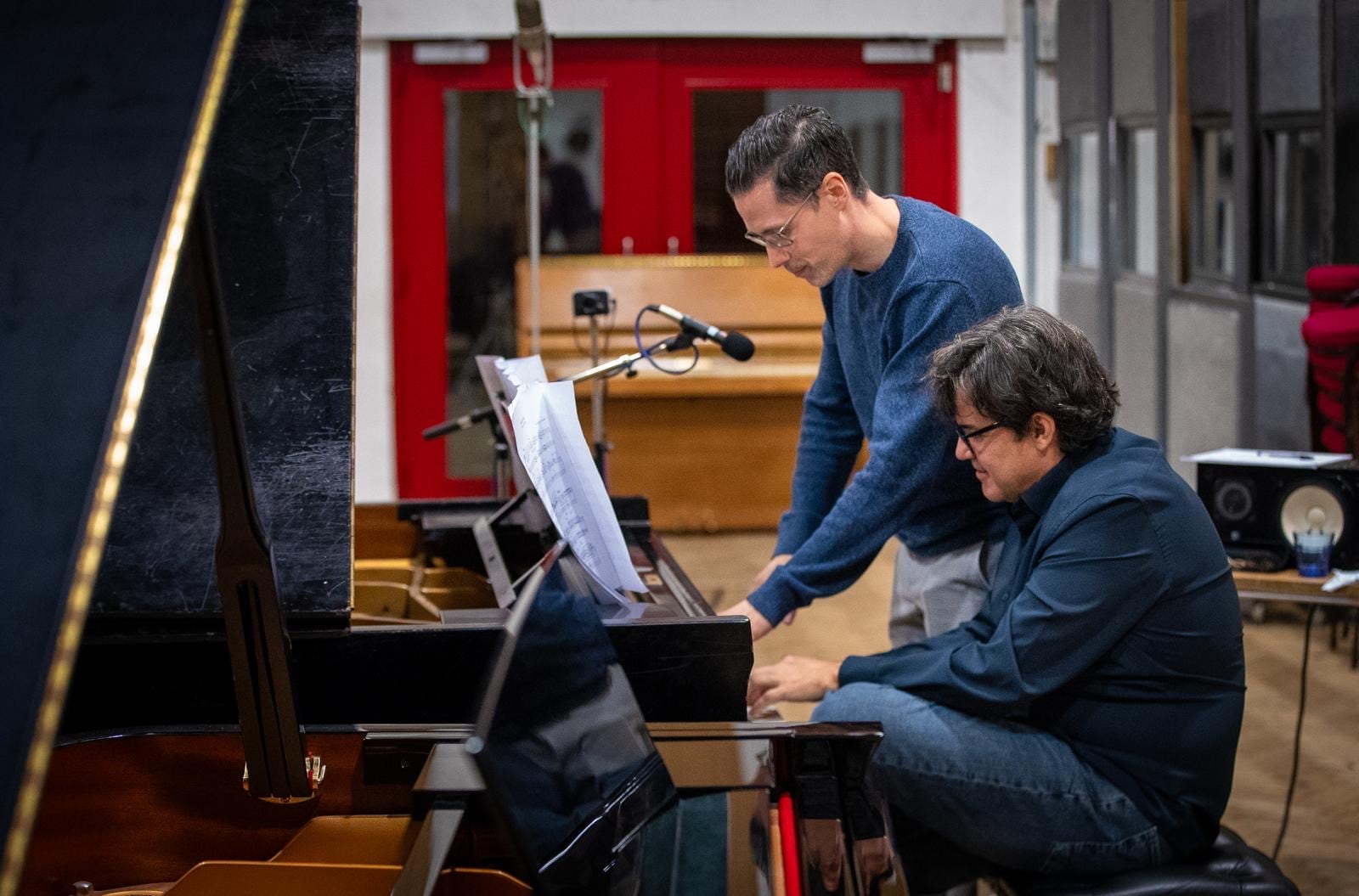 Su nuevo disco ‘Transmoderno’ ha sido grabado en los míticos estudios donde The Beatles forjaron su leyenda