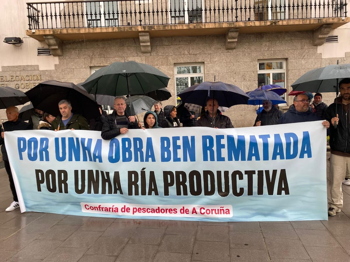 Termina el dragado de la ría de O Burgo y las ayudas a los mariscadores, que cortarán A Pasaxe
