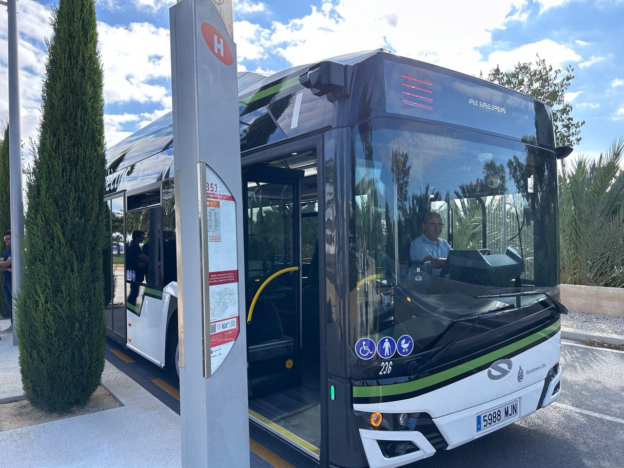 Nueva parada de autobús en el campus de la UMH en Elche