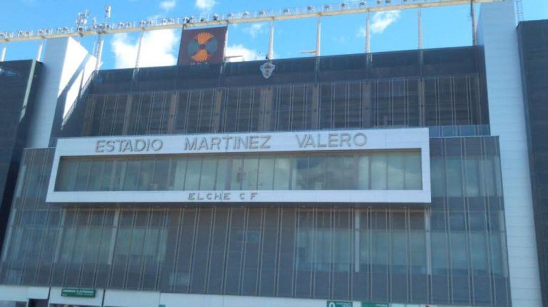 Imagen de la fachada de la Tribuna del Martínez Valero