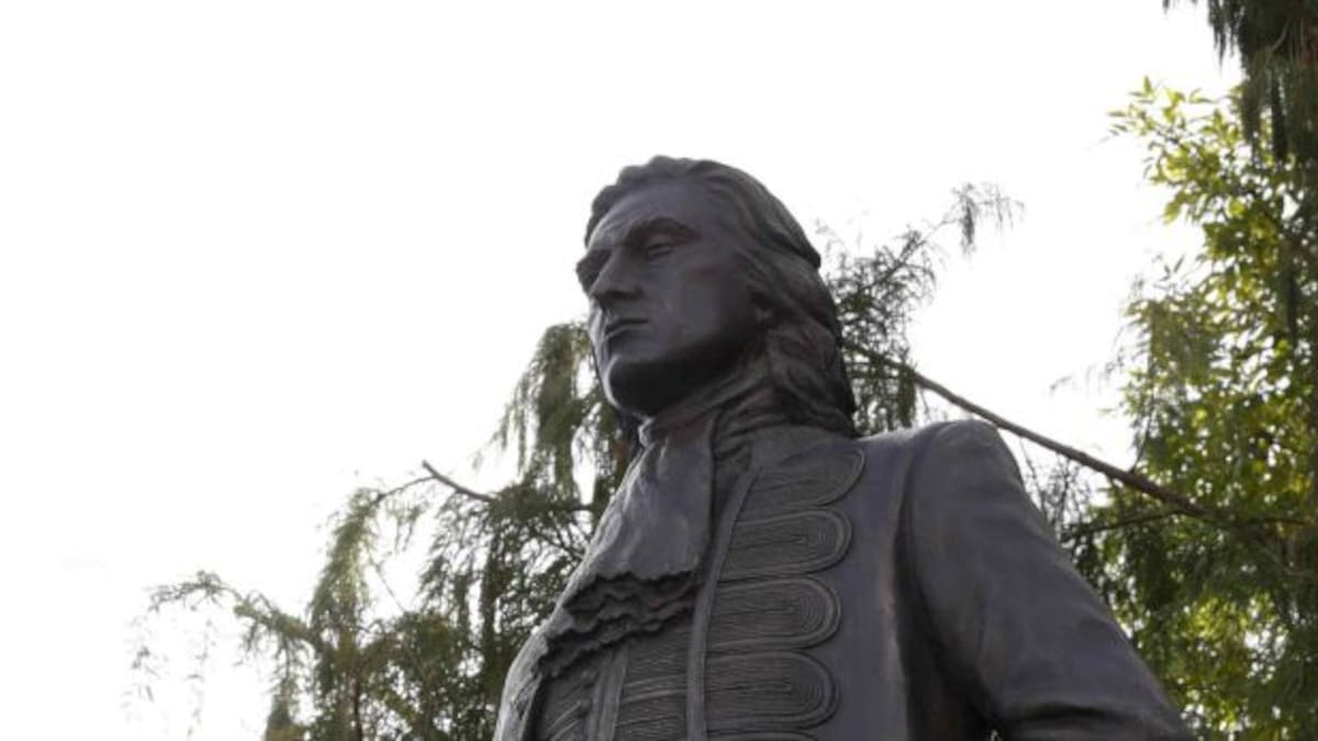 El ayuntamiento de Barcelona se enfada con Ana Botella por levantar una escultura a un militar de 1714