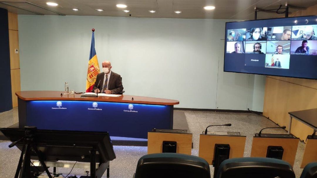 El ministre de Salut, Joan Martínez Benazet, durant la roda de premsa d'aquest dilluns per actualitzar les dades sanitàries sobre la Covid19.