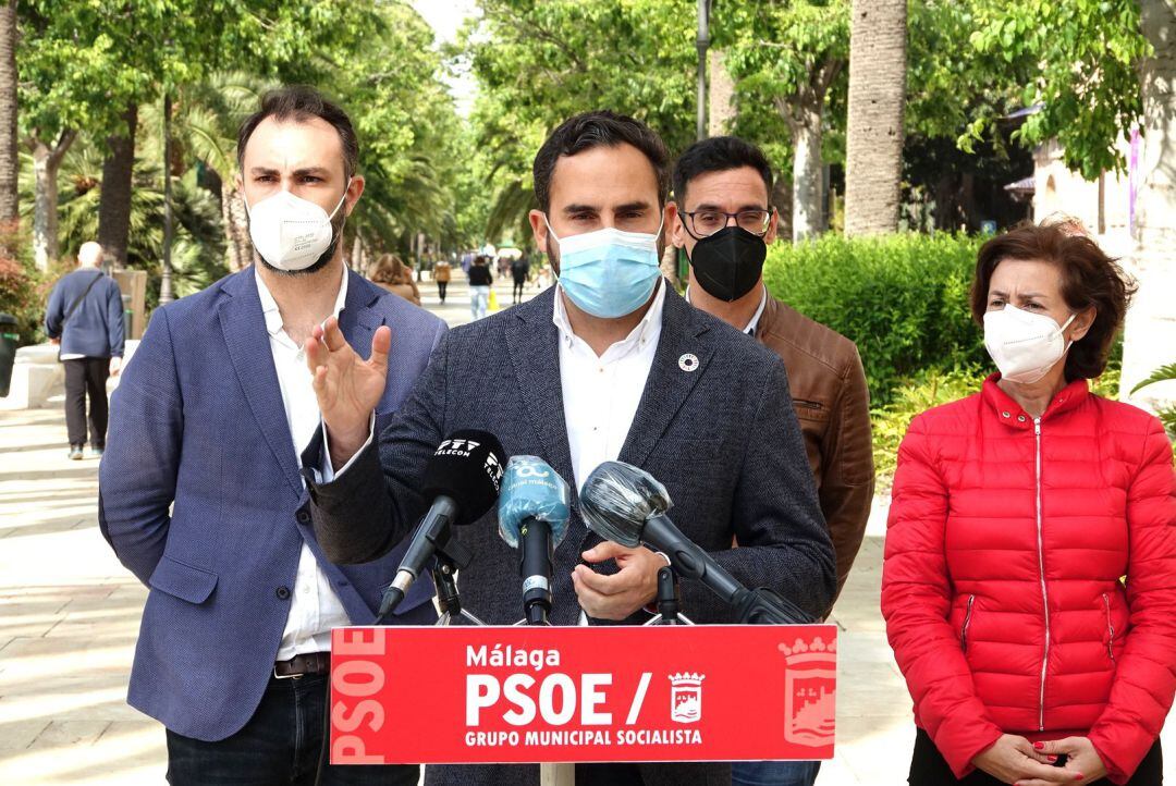 Daniel Pérez, portavoz del grupo municipal socialista, en rueda de prensa