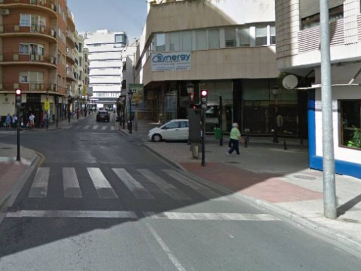 La calle Tinte sigue cortada por cuarto día consecutivo en Teodoro Camino