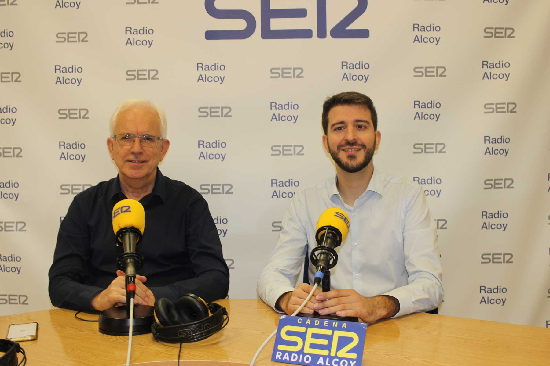 Paco Payá i Jordi Pla, en l&#039;estudi central de Radio Alcoy