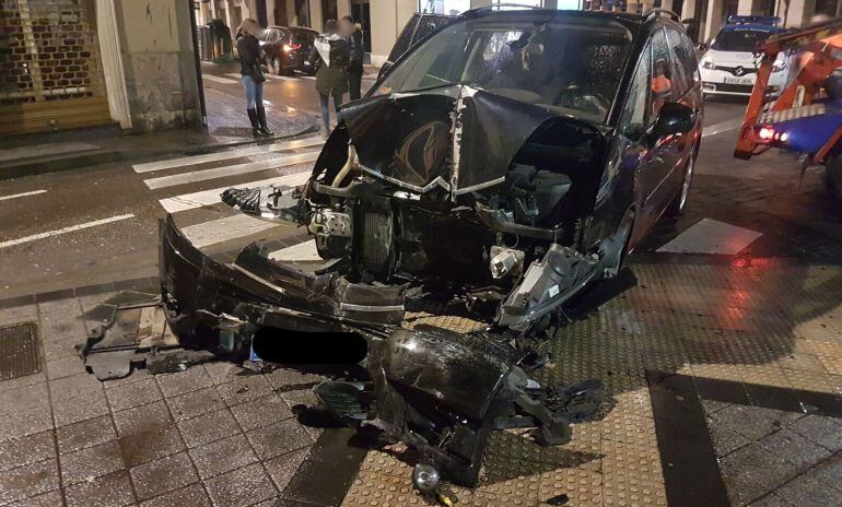 Los daños materiales han sido importantes, especialmente en el vehículo siniestrado