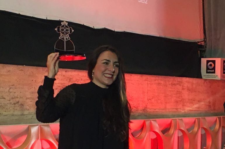 Candela Peña, recogiendo el premio a su trayectoria