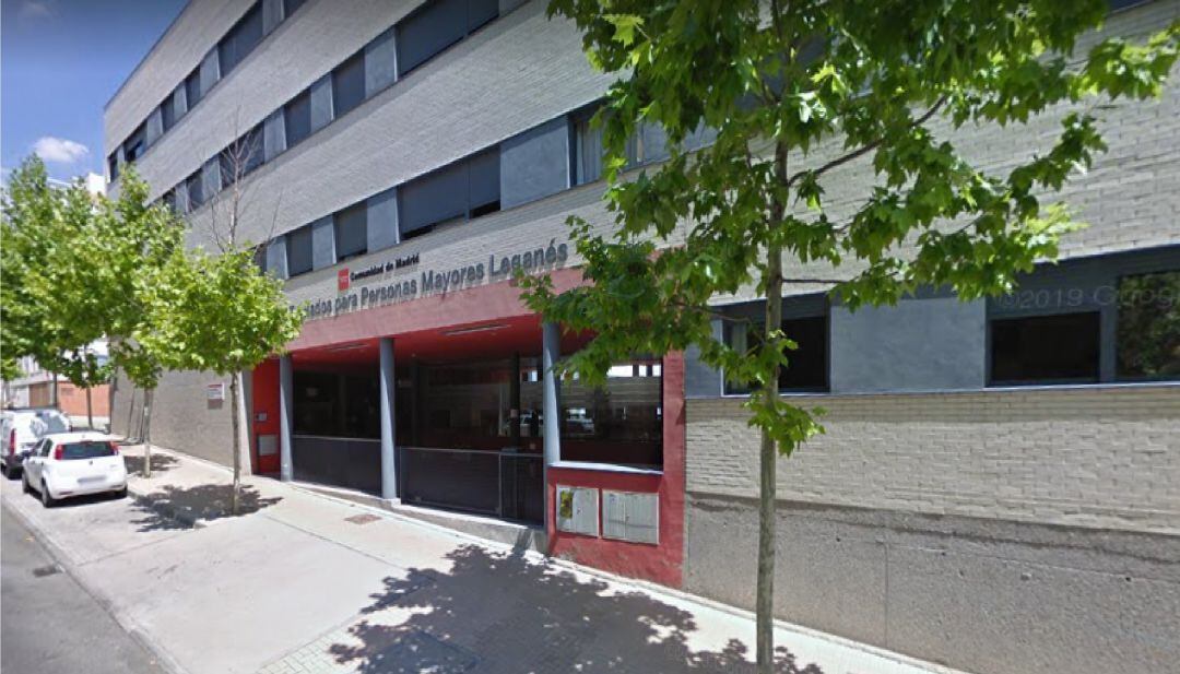 El edificio regional se encuentra en la calle Braganza del barrio de La Fortuna, en Leganés.