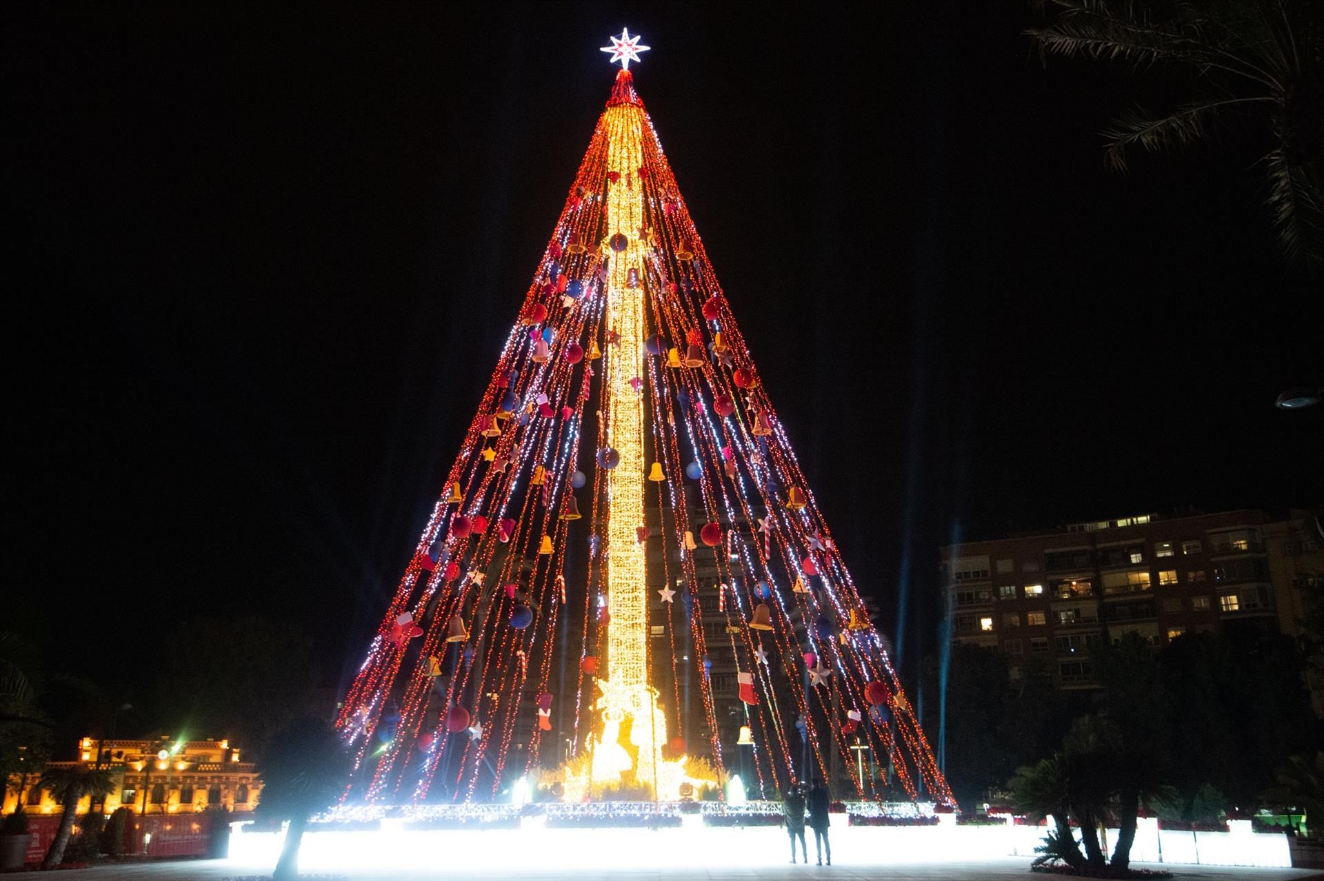 Iluminación navideña en la Plaza Circular de Murcia en una foto de archivo