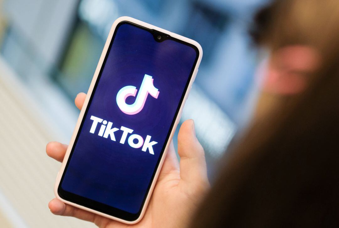 La app de Tik Tok permite hacer vídeos, editarlos y cambiar las voces