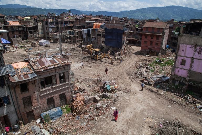 El 25 de  abril de este año un terremoto de magnitud 7,8 sacudió Nepal provocando la muerte de unas 9.000 personas y miles de heridos