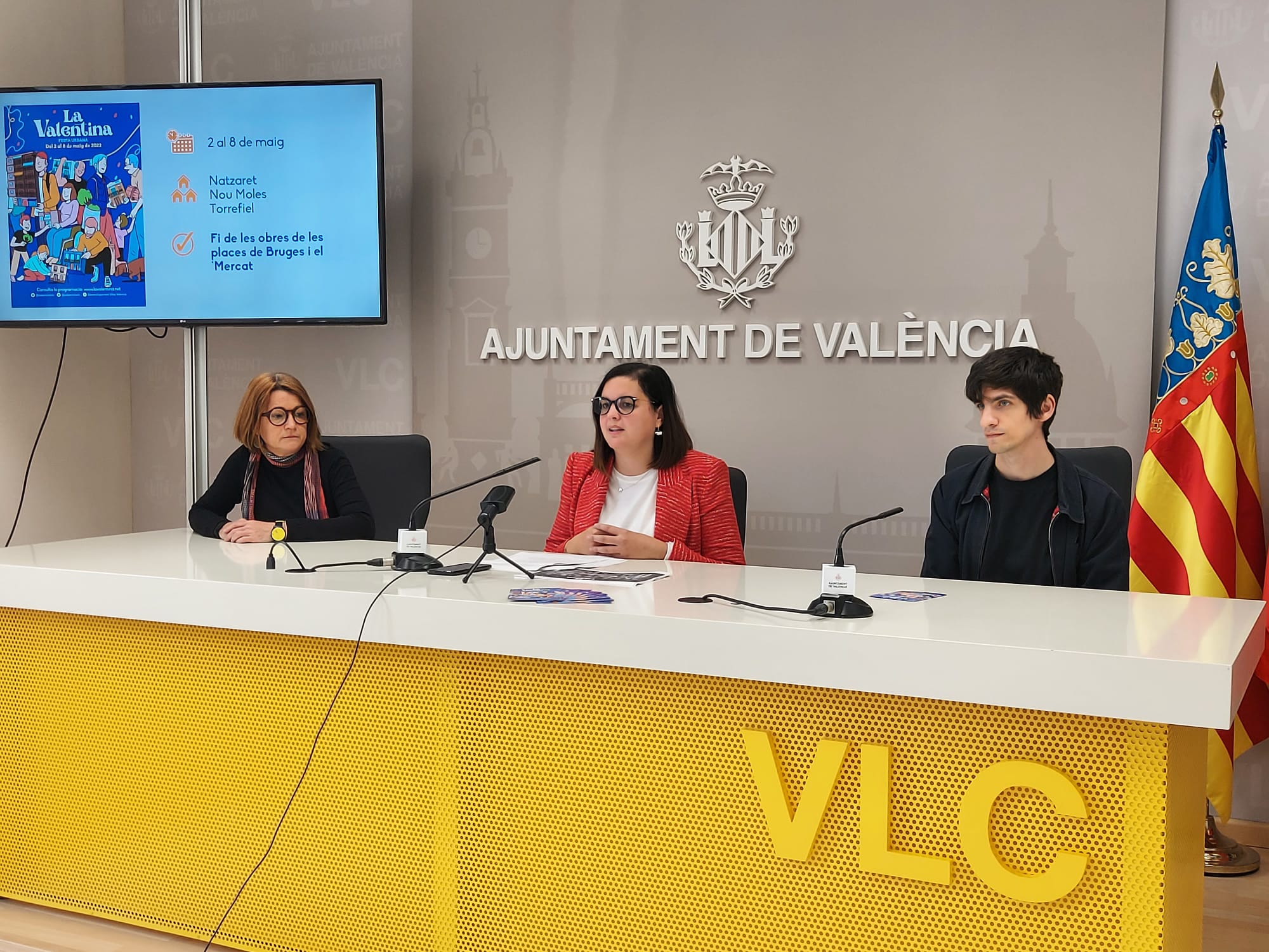 La vicealcaldesa Sandra Gómez junto a los ilustradores Miguel Echeverría, Mikko, y Virginia Llorente