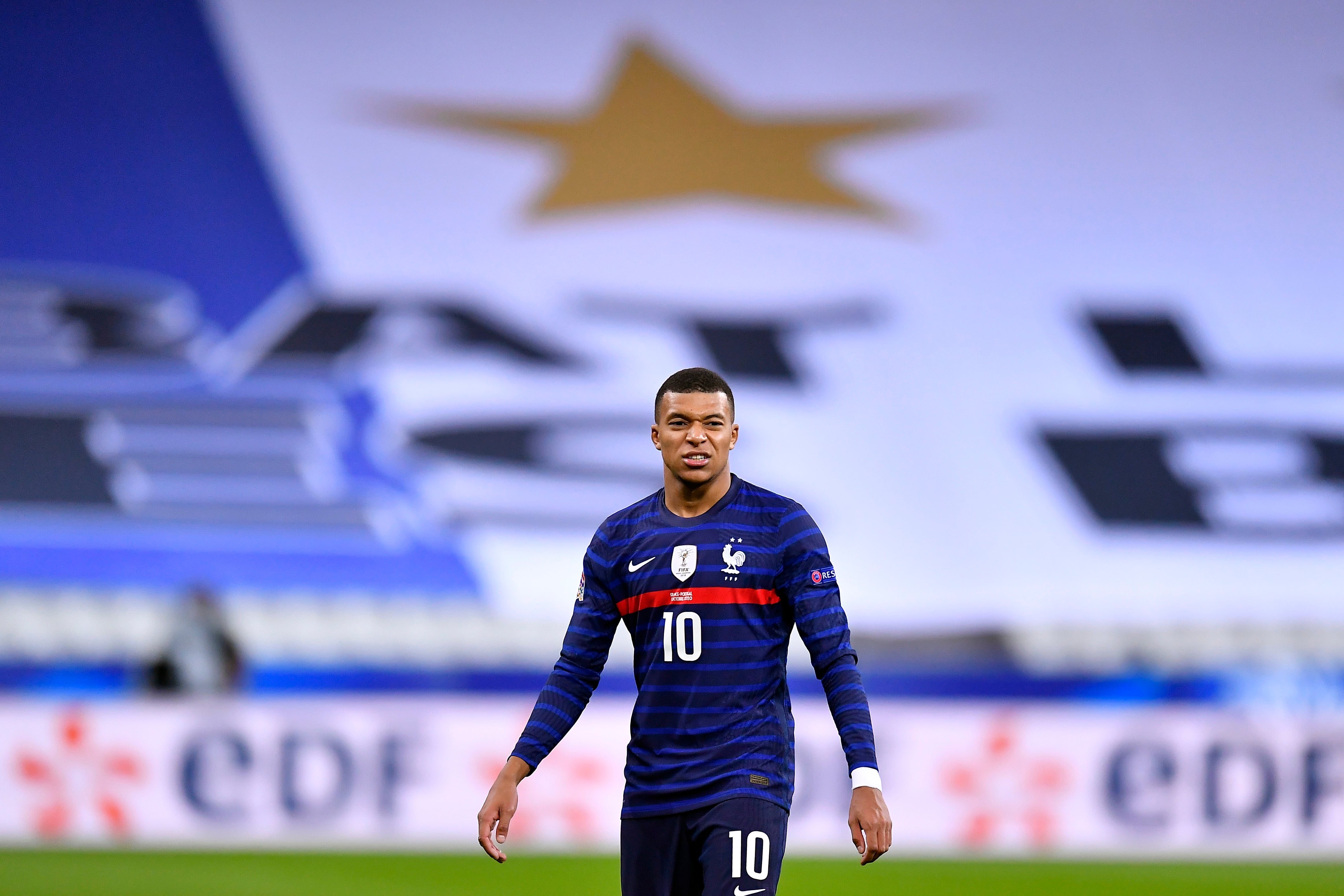 Mbappé durante un partido de la selección francesa