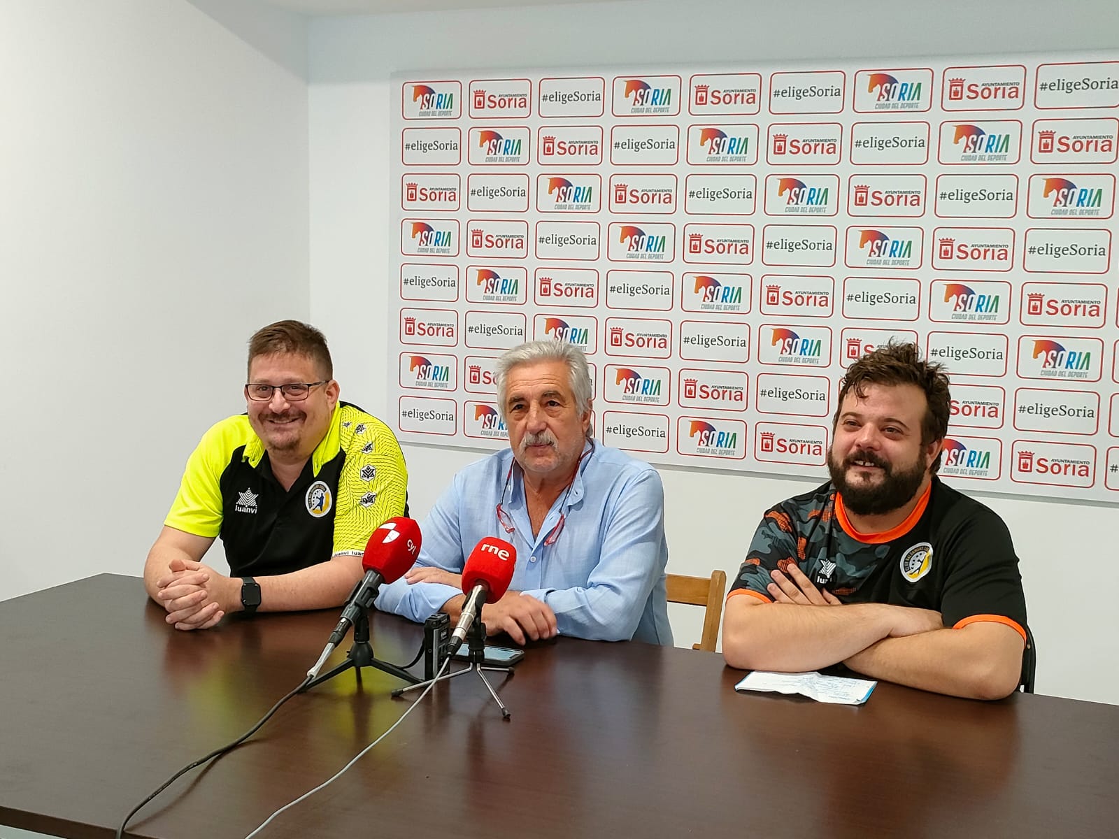 Jordi Lluelles, Carlos Heras y Jorge Antoraz, de izquierda a derecha, en rueda de prensa.