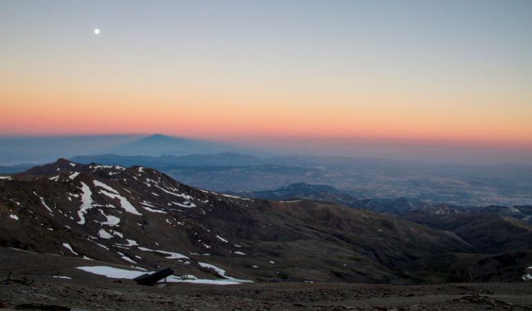 La nieve permanece en las altas cumbres