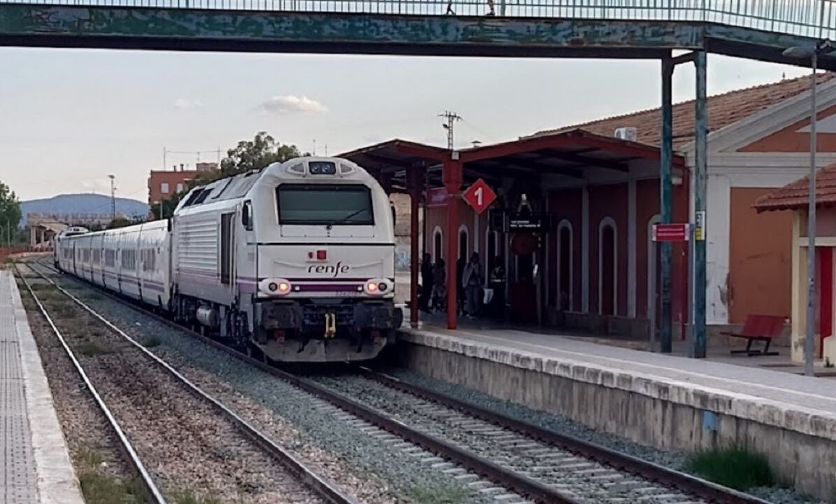 Imagen de archivo de un tren saliendo de la estación de Callosa de Segura