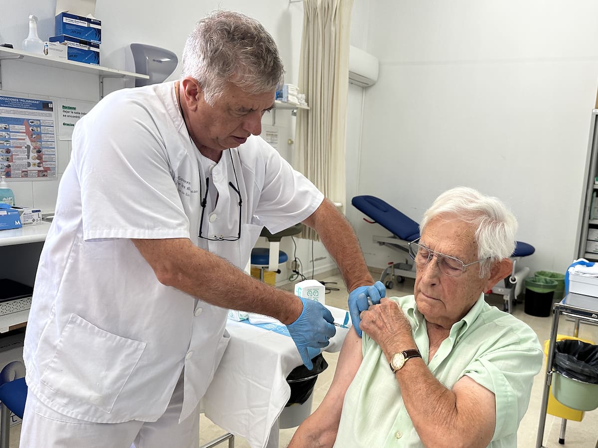 Comença la campanya de vacunació conjunta contra la grip i el Covid