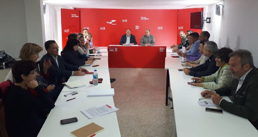 El PSOE prepara una campaña &quot;austera, en positivo y cercana&quot; a los ciudadanos