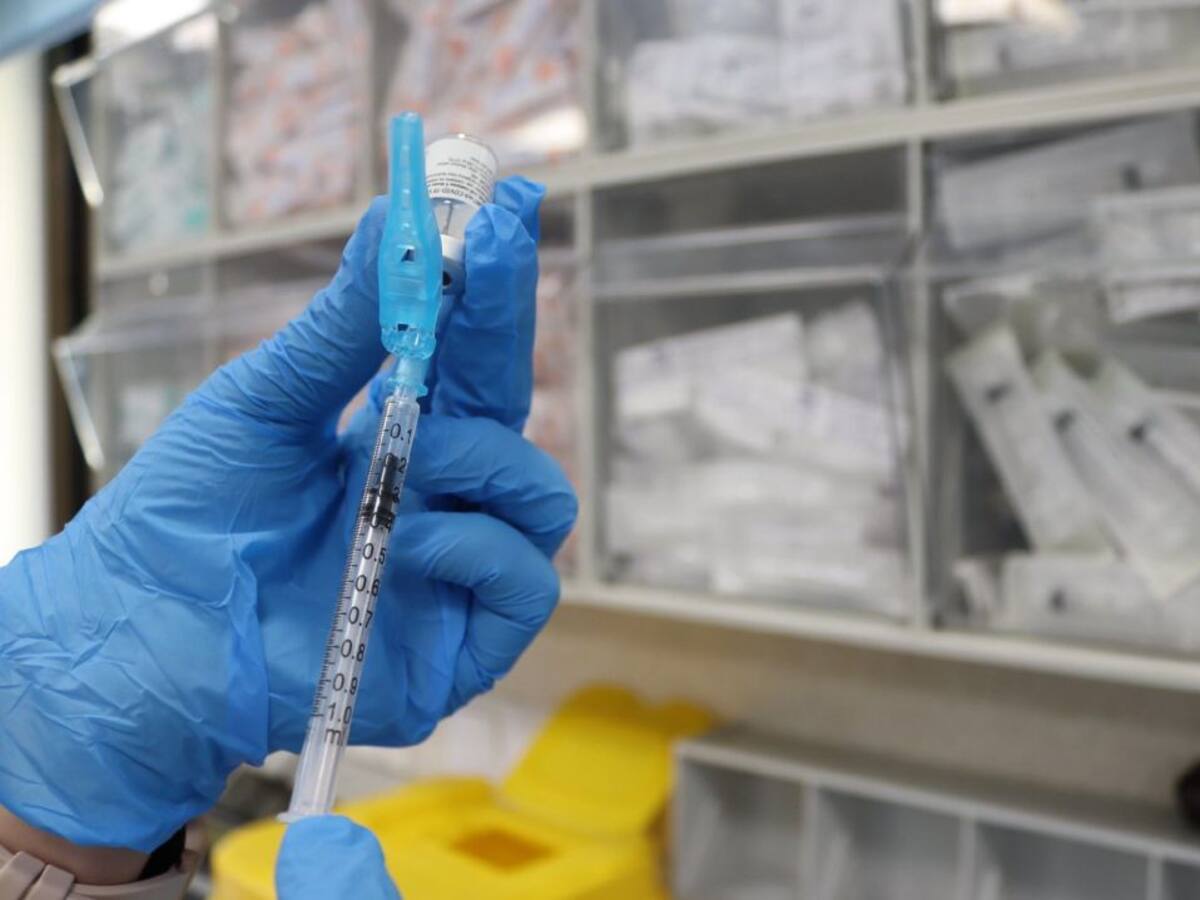 Salut defensa que es vacuni tot el personal als hospitals