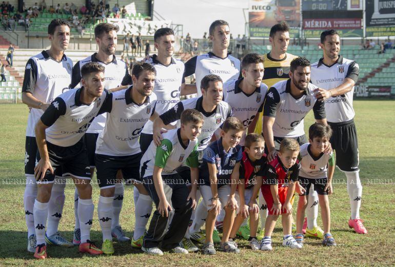 La AD Mérida tratará de mantener el liderato en el Grupo IV de Segunda B