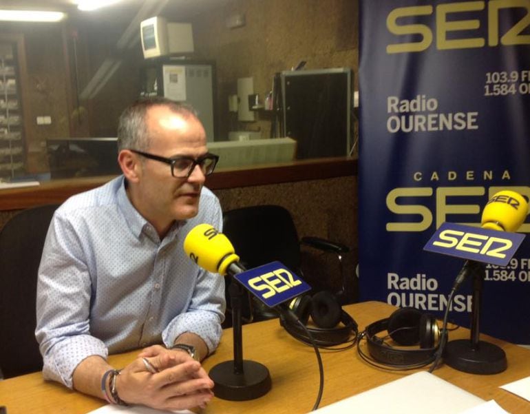 Jesús Vázquez en los estudios de Radio Ourense