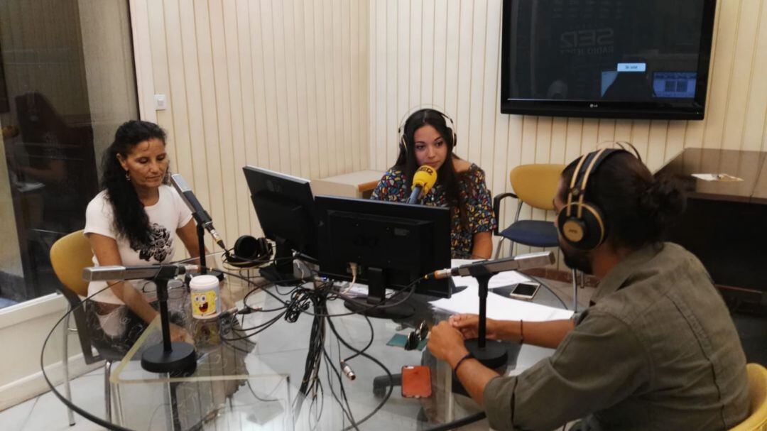 La bailaora María Bermúdez y Juan Garrido en los estudios de Radio Jerez.