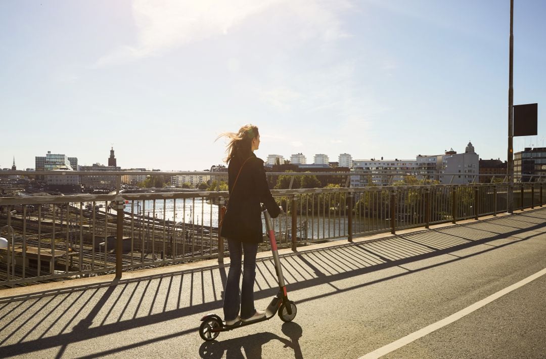 Foto de archivo de un patinete eléctrico. 