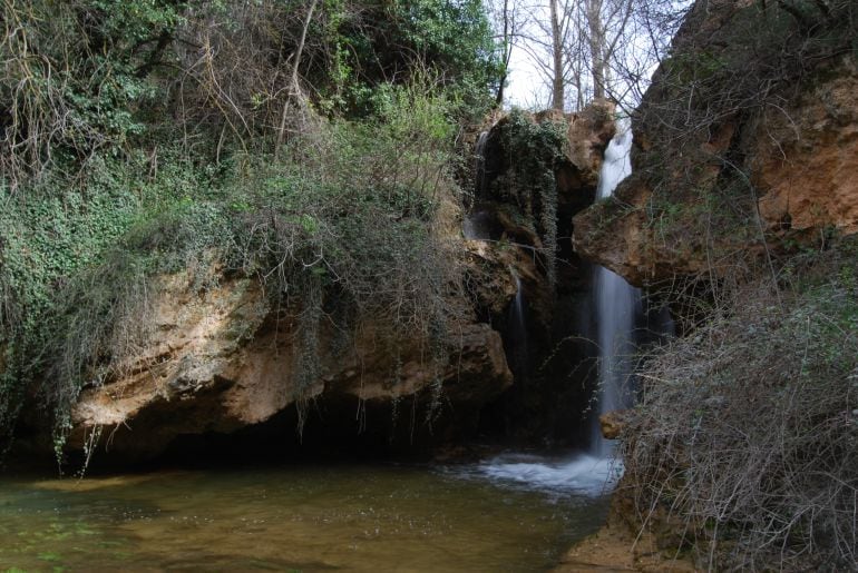 Cascada del molino en la hoz del Trabaque en Albalate de las Nogueras