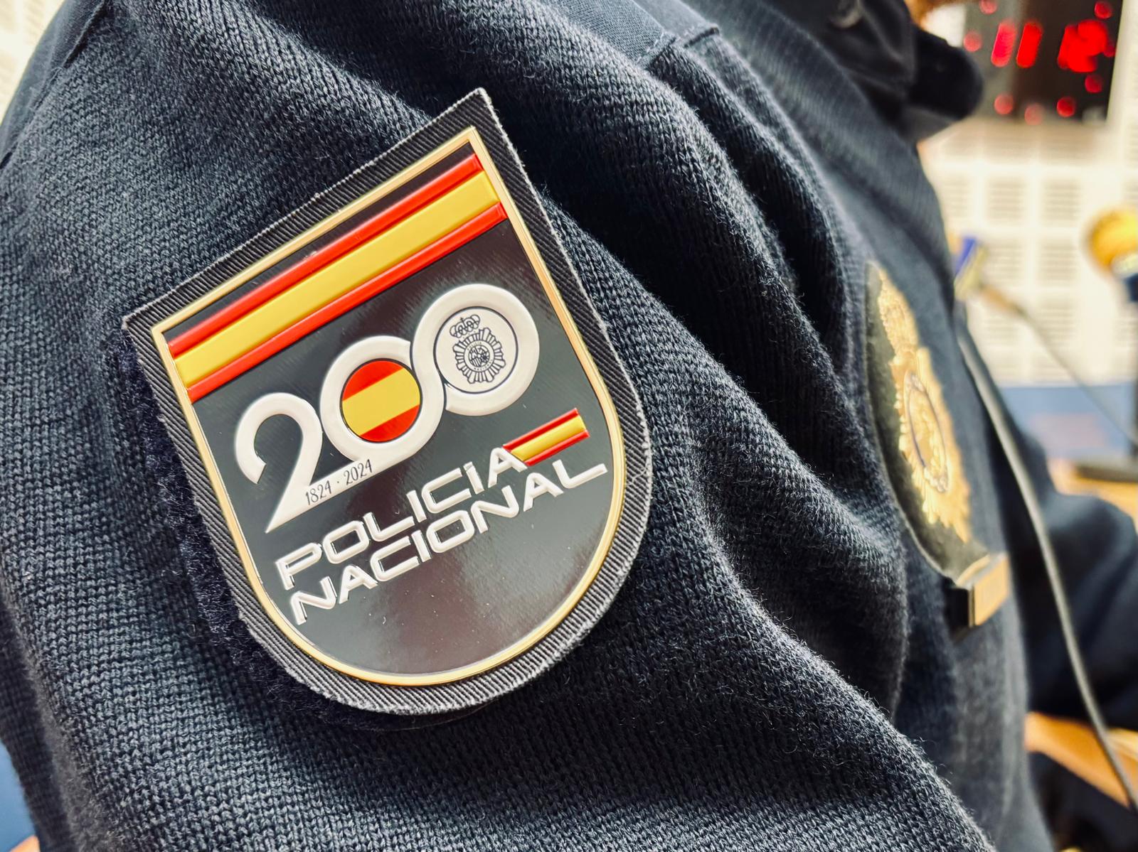 Parche del 200 aniversario de la Policía Nacional, en el uniforme del Inspector Jefe Jorge Barrio