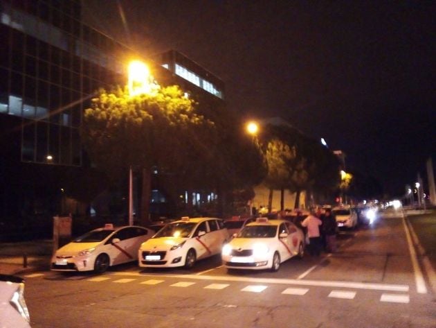 Taxistas, a las puertas de la Feria de Muestras de Madrid.