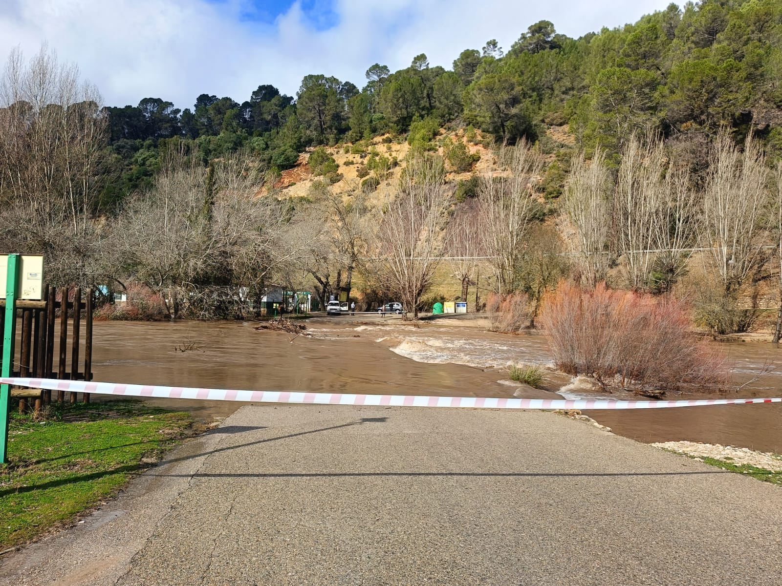 Desbordamiento del Río Guadalquivir a su paso por Coto Ríos.