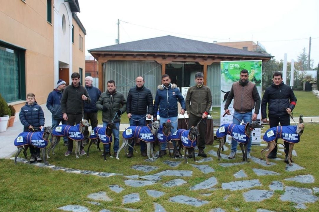Participantes de la III Copa del Verdejo que se disputa en Medina del Campo