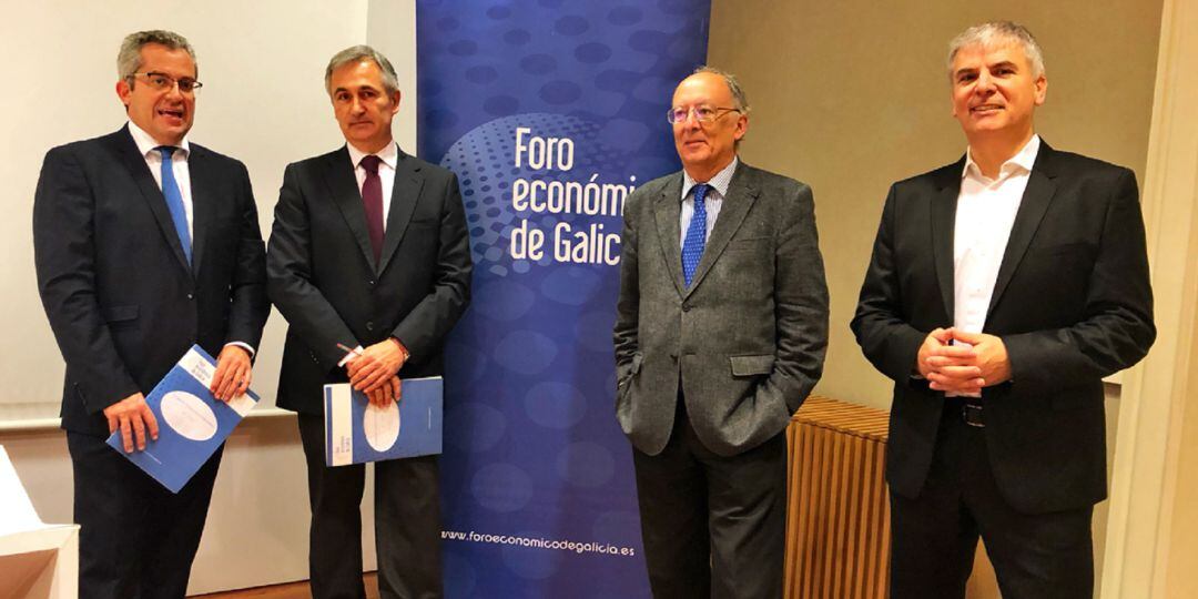 Patricio Sánchez, José Francisco Armesto, Fernando González Laxe y Santiago Lago, en la presentación de un nuevo estudio del Foro Económico de Galicia