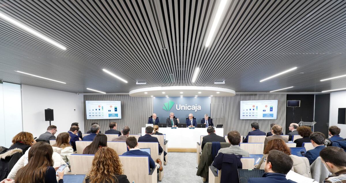 La ratio de mora se reduce 43 p.b. en el año, hasta el 2,7%, y el stock de activos adjudicados brutos disminuye 348 millones, con resultados positivos en ventas