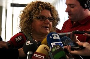 L'exconsellera de Salut Marina Geli atén els mitjans després de declarar davant del jutge.