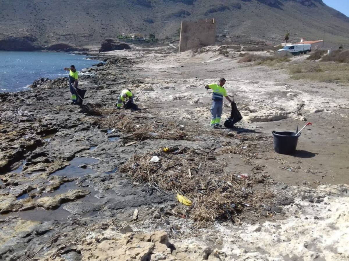 Retiran más de 1.500 kilos de basura de Calnegre y Marina de Cope