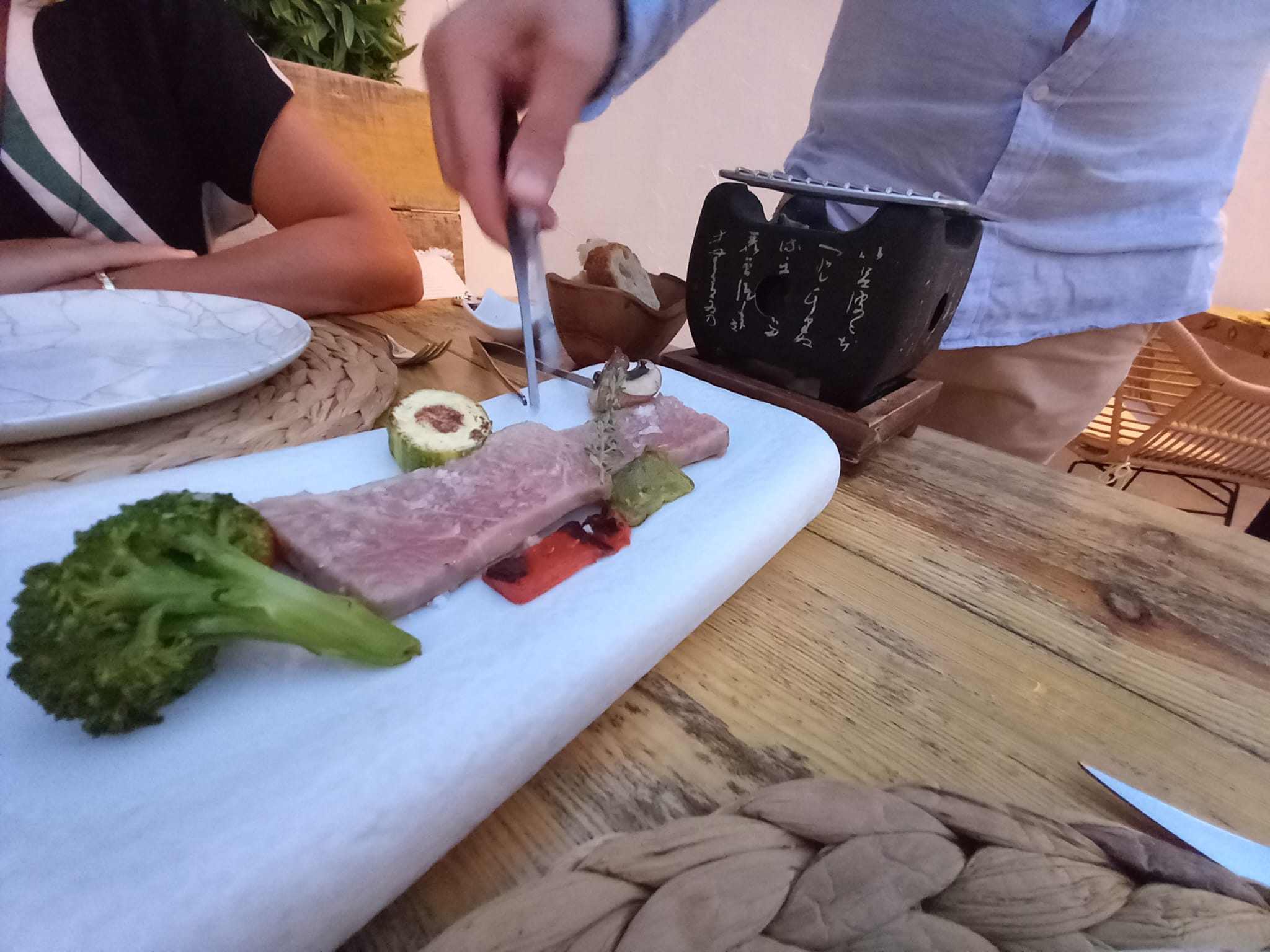 Toro de atún con parrilla japonesa