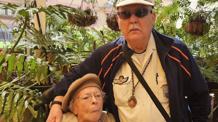 Gustavo, de 84 años, busca una plaza en el mismo centro que su mujer para pasar sus últimos días juntos