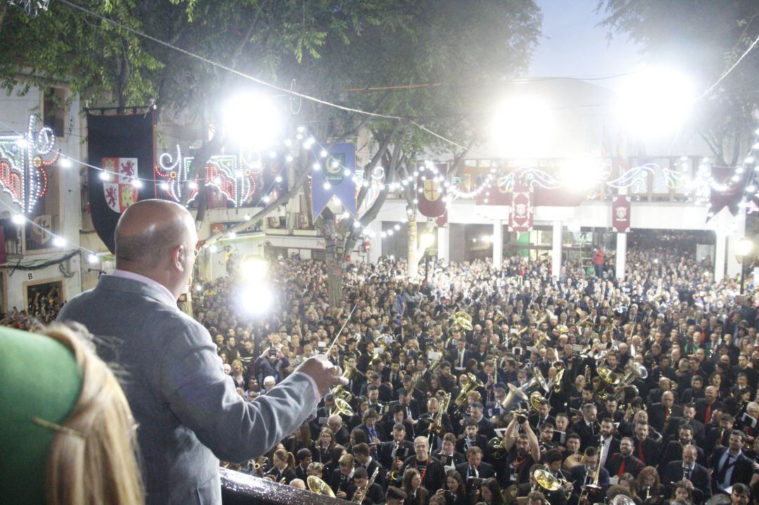 Entrada de Bandas en la Plaça de Baix de Petrer
