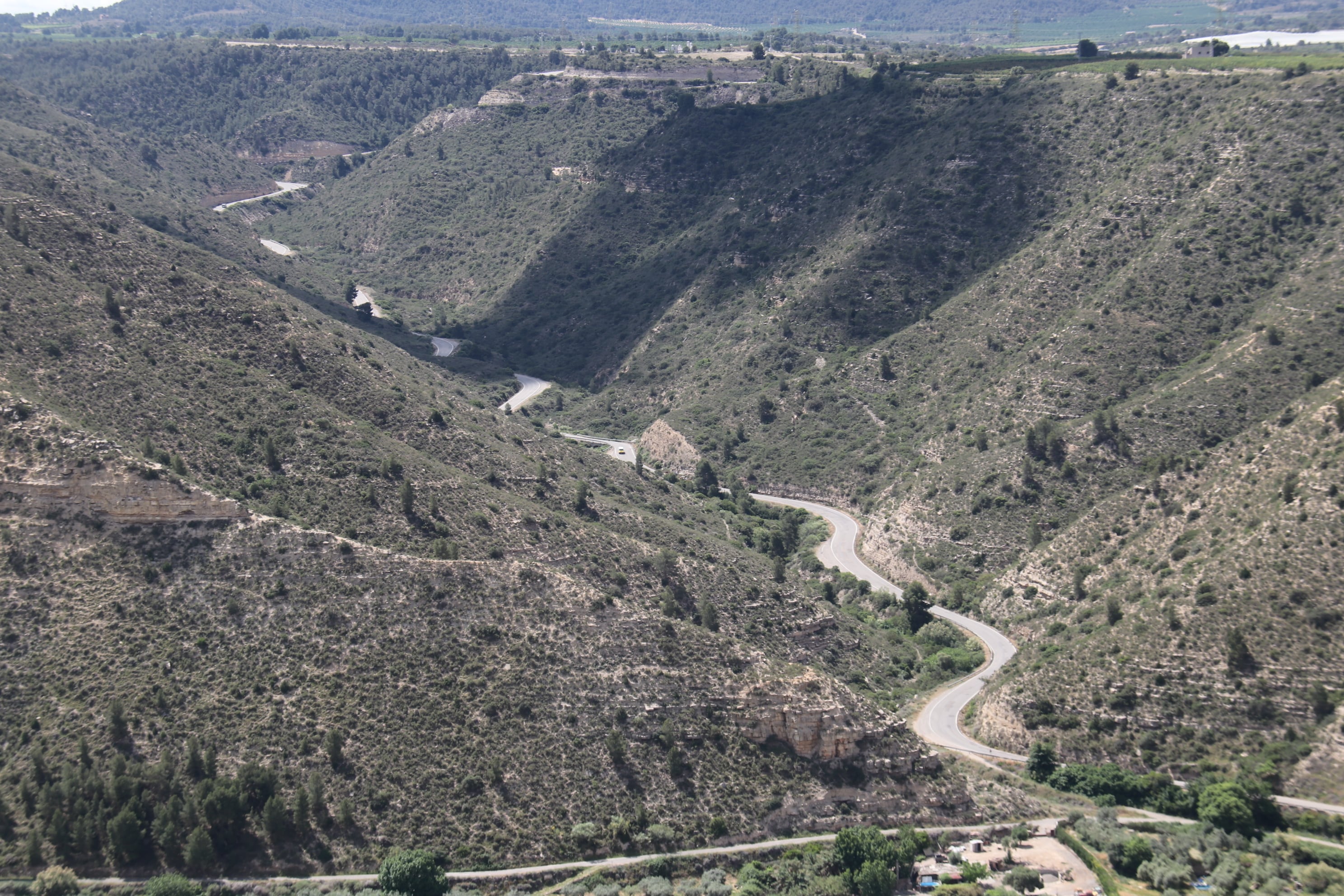 Un tramo de la situación actual de la carretera Mequinenza-Maella. Foto: Ayuntamiento de Mequinenza